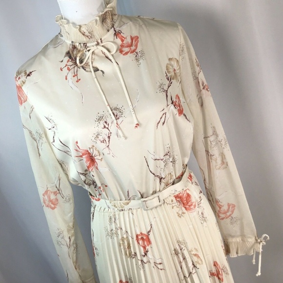 Vintage 70's Dress~Polyester~Pleated Skirt~Belt~ - Picture 6 of 7